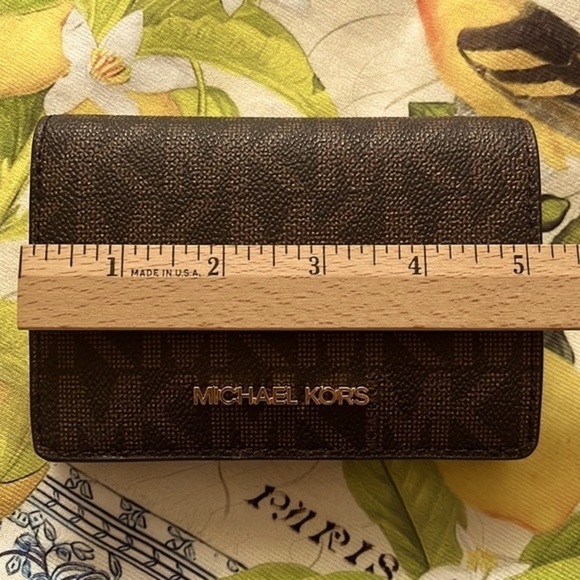 Brand New Michael Kors Brown Luggage Logo Medium Slim Bifold Snap Close Wallet - Picture 14 of 16